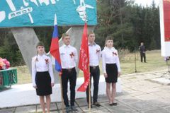 Почётный караул у обелиска 9 мая